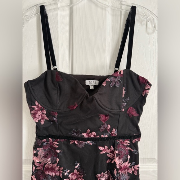 Elegant Tobi Black Dress with Pink Floral Design size medium - Picture 2 of 9